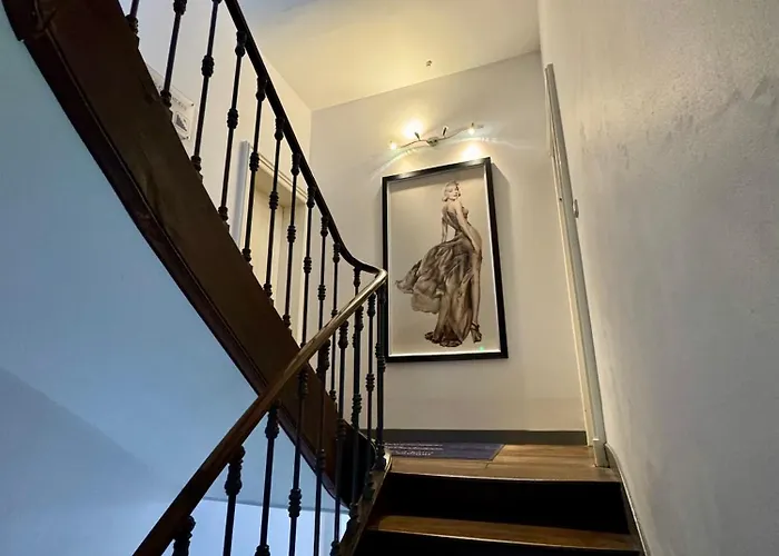 Les Lys D'or سوموور